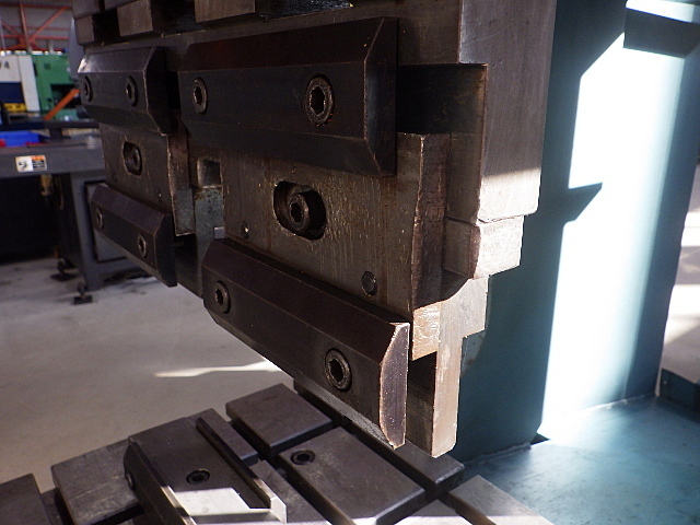 AMADA SPH-30C Press Brake/Bender Image 3