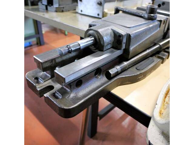 TAKEDA MACHINE TOOLS  Vice Image 4