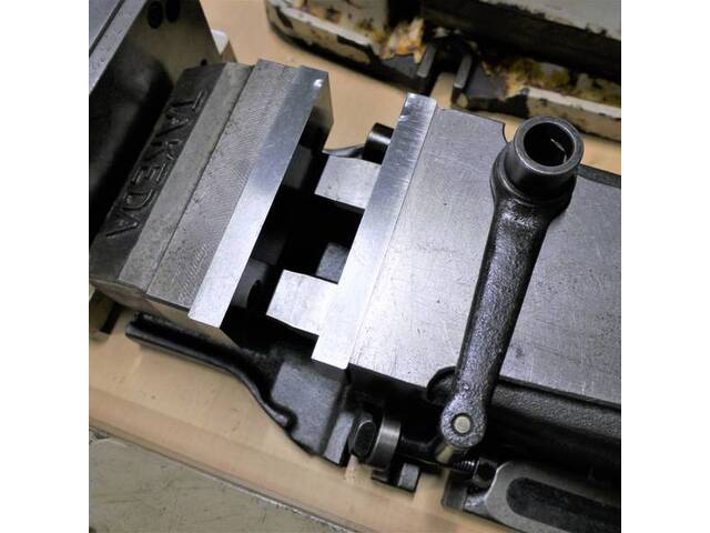 TAKEDA MACHINE TOOLS  Vice Image 5
