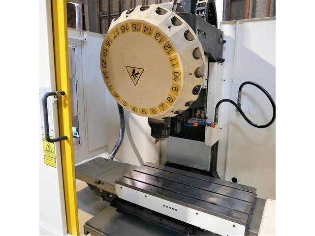 FANUC α-T21iDL Vertical Machining Center Image 6