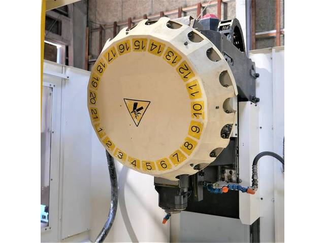 FANUC α-T21iDL Vertical Machining Center Image 8