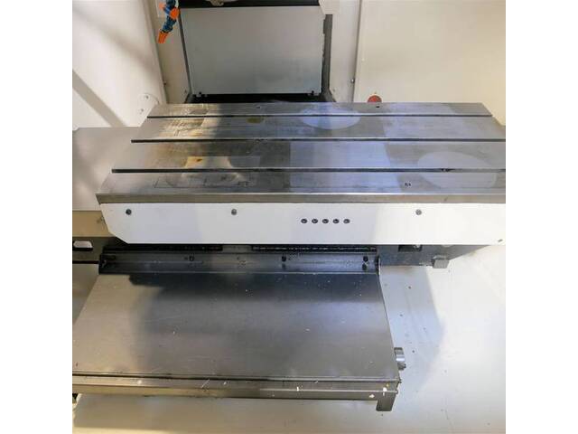 FANUC α-T21iDL Vertical Machining Center Image 11