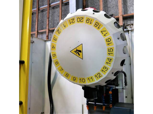FANUC α-T21iFL Vertical Machining Center Image 6