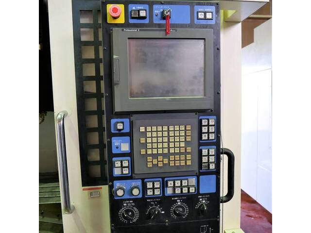 MAKINO V-77 Vertical Machining Center Image 2