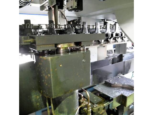 MAKINO V-77 Vertical Machining Center Image 5