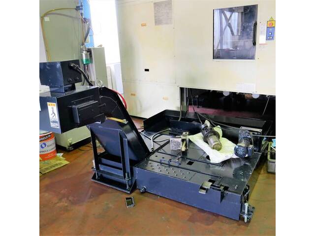 MAKINO V-77 Vertical Machining Center Image 7