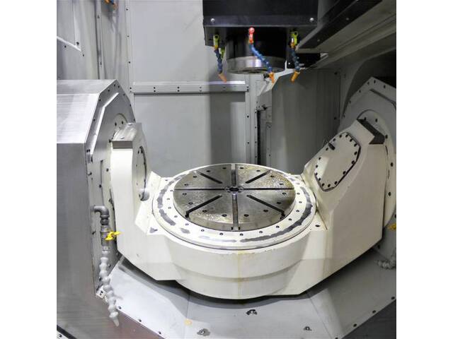 MAKINO D500 5Axis Machining Center Image 3