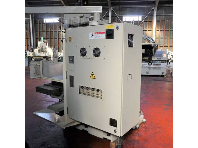 OKUMA & HOWA FMR-40 NC Vertical Milling Machine Image 13