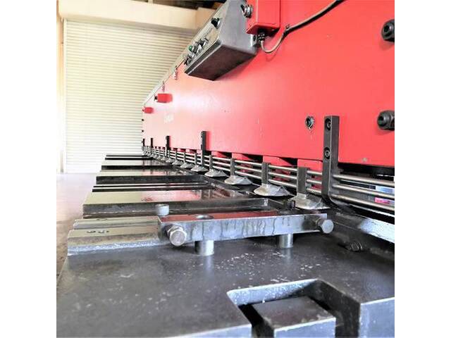 AMADA M-4045 Shearing Machine Image 4