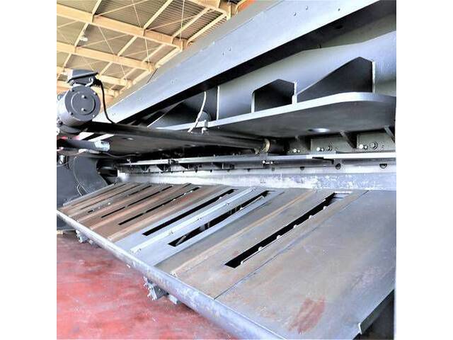 AMADA M-4045 Shearing Machine Image 7