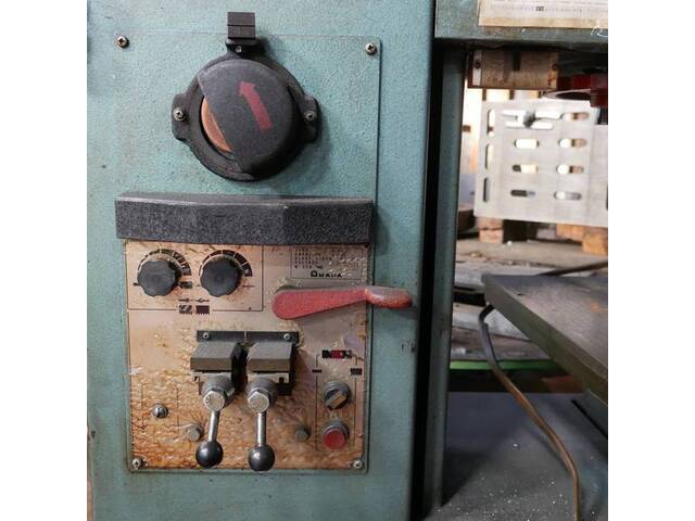 AMADA V-400 Contour Machine Image 3