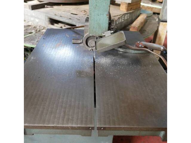 AMADA V-400 Contour Machine Image 4