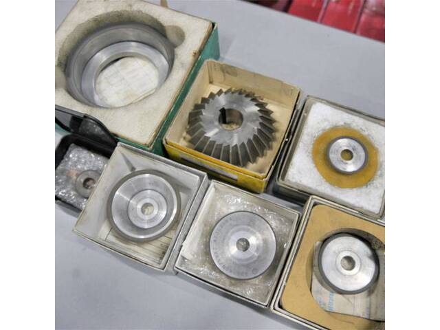 各種 7箱 Grinding Wheel/Flange Image 3