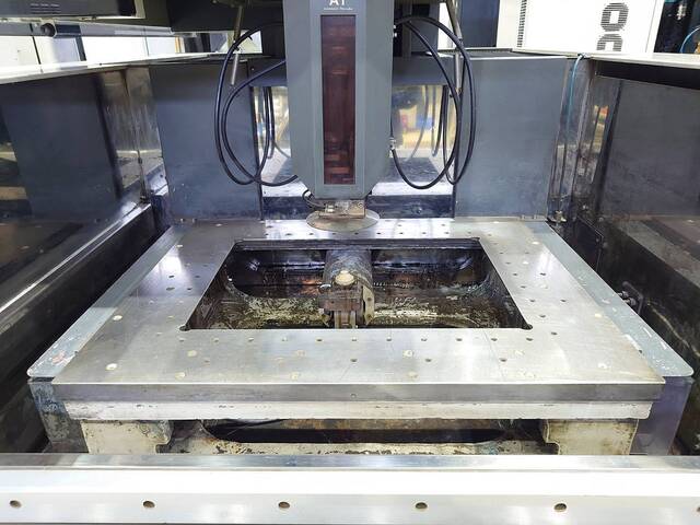 Mitsubishi Electric FA20PSM EDM (Wire) Image 3