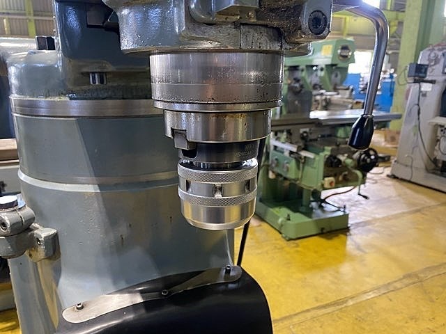 MAKINO KSJP-55 Vertical Milling Machine Image 4