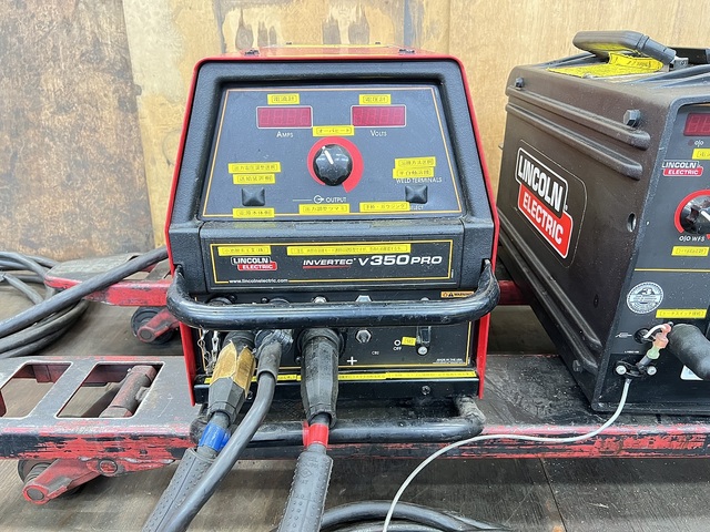 LINCOLN ELECTRIC V350PRO 溶接機 の画像 2枚目