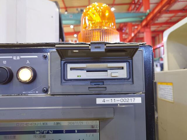 大隈豊和 MILLAC-415V Vertical Machining Center Image 9