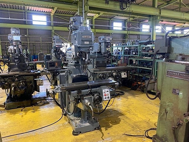 MAKINO KVJP-55 Vertical Milling Machine Image 2