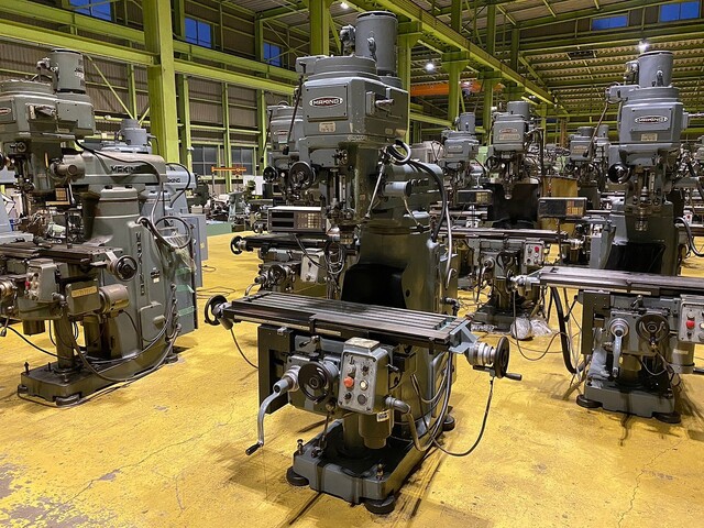 MAKINO KVJP-55 Vertical Milling Machine Image 1