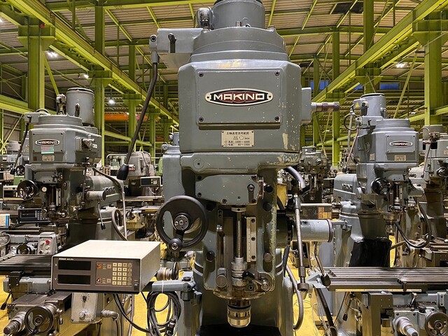 MAKINO KVJP-55 Vertical Milling Machine Image 3