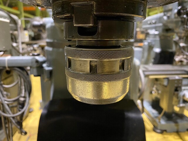 MAKINO KVJP-55 Vertical Milling Machine Image 4