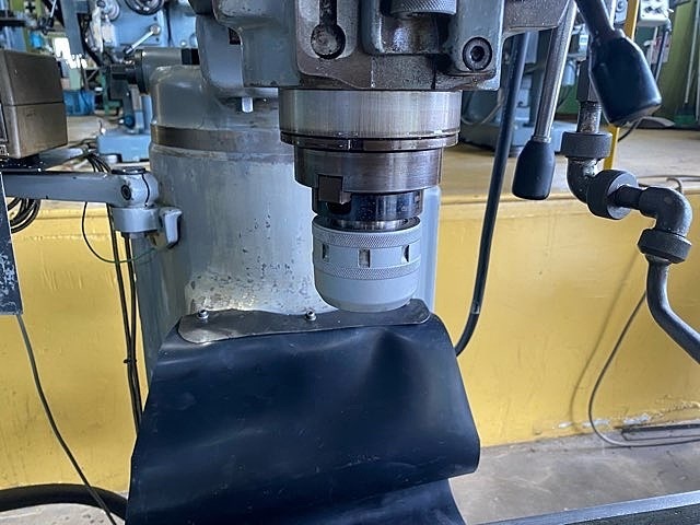 MAKINO KSJP Vertical Milling Machine Image 3