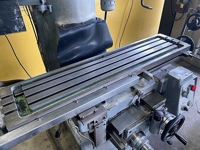 MAKINO KSJP Vertical Milling Machine Image 4