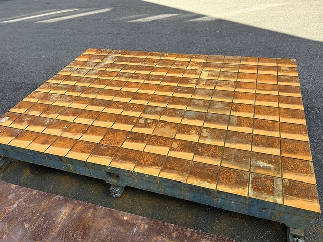 不明  Surface plate/Workbench Image 1