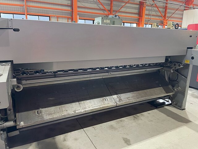 AIZAWA TEKKOSHO AD-525 Shearing Machine Image 5
