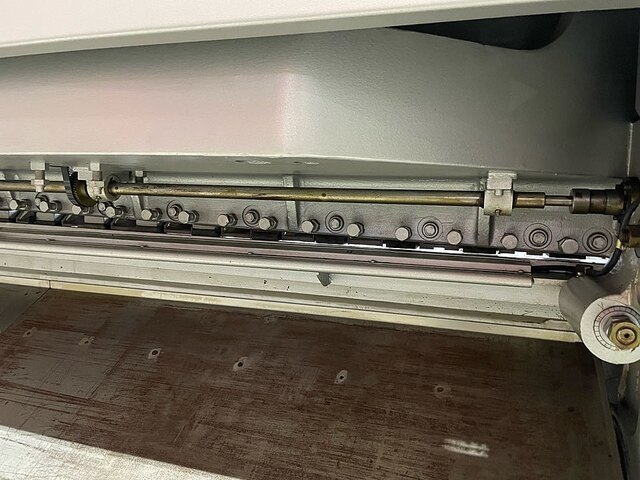 AIZAWA TEKKOSHO AD-525 Shearing Machine Image 8