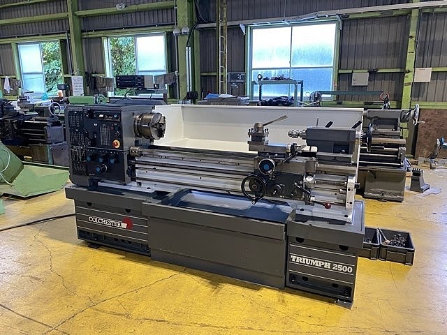 COLCHESTER TRIUMP2500 Lathe Image 2