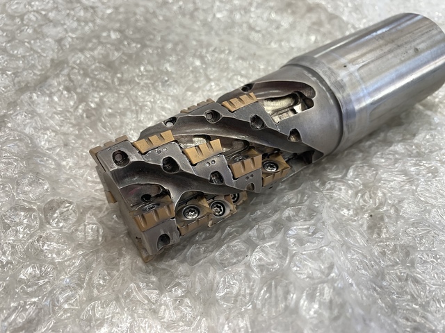 HITACHI TOOL AME1240S42-63-4NT End Mill Image 2