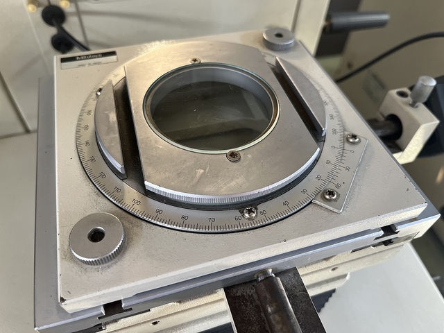 ミツトヨ PJ-300 投影機 の画像 3枚目
