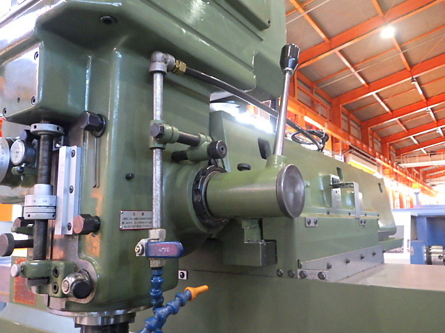 MAKINO KEV-55 NC Vertical Milling Machine Image 4