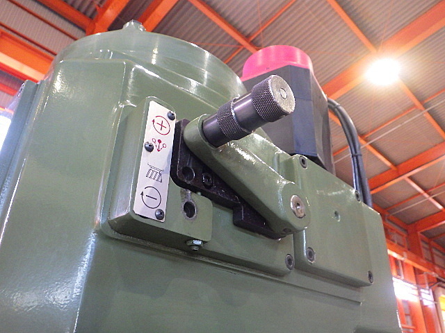 MAKINO KEV-55 NC Vertical Milling Machine Image 5