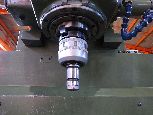 MAKINO KEV-55 NC Vertical Milling Machine Image 6