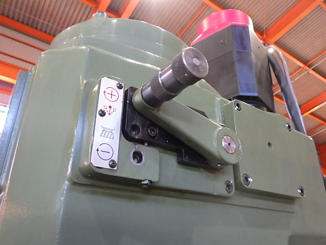 MAKINO KEV-55 NC Vertical Milling Machine Image 5