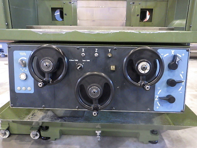 MAKINO KEV-55 NC Vertical Milling Machine Image 8
