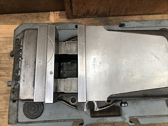 TAKEDA MACHINE TOOLS TK-200HVS Vice Image 2