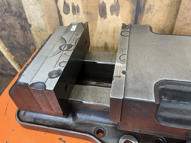 TAKEDA MACHINE TOOLS TK-250HVS Vice Image 2