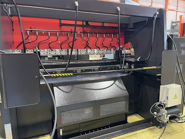 AMADA FBD-8025NT Press Brake/Bender Image 6