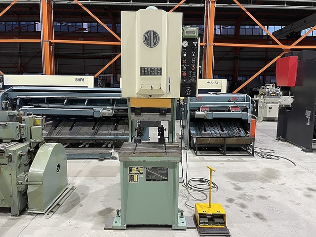 TOYO HPM-30S Press Brake/Bender Image 1