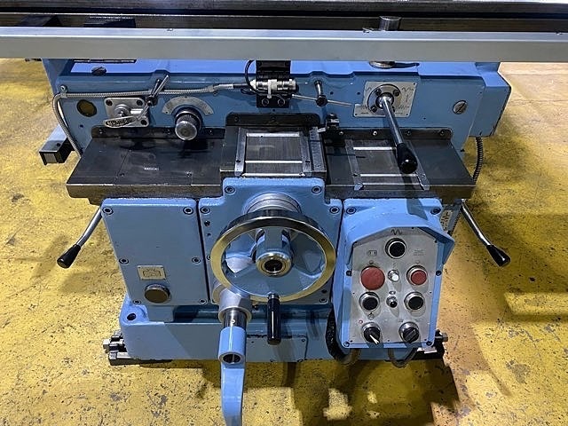 OKK MH-3V 立型フライス盤 の画像 8枚目
