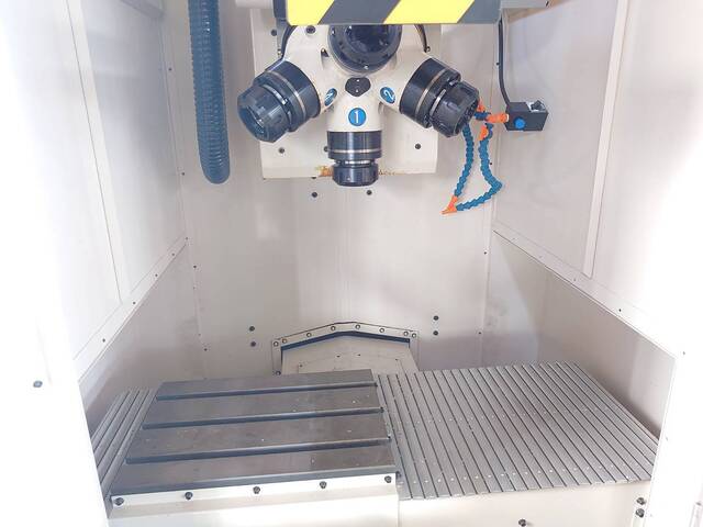 滝沢 TDC-10 Vertical Machining Center Image 3