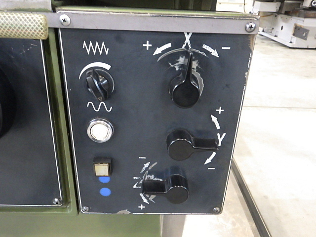 牧野フライス製作所 AEV5-85 NC立型フライス盤 の画像 8枚目