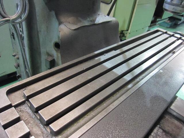 MAKINO KSJ Vertical Milling Machine Image 4