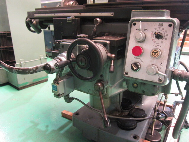 MAKINO KVJP-55 Vertical Milling Machine Image 3