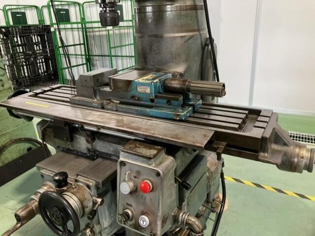 MAKINO KJP Vertical Milling Machine Image 2