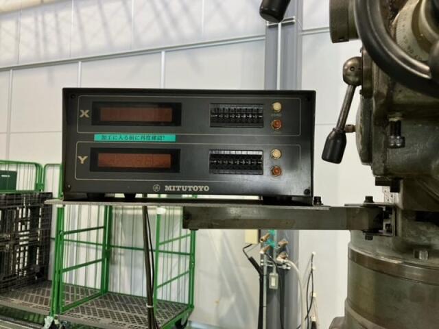 MAKINO KJP Vertical Milling Machine Image 5