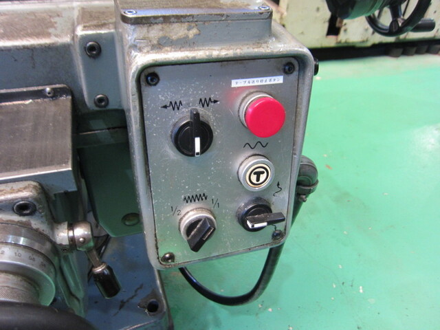 MAKINO KSJP-55 Vertical Milling Machine Image 4